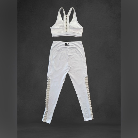 🛍️SALE🛍️ Abercrombie & Fitch Light Gray Sports Bra & Mesh Detail Leggings (2PCs) - Picture 5 of 11